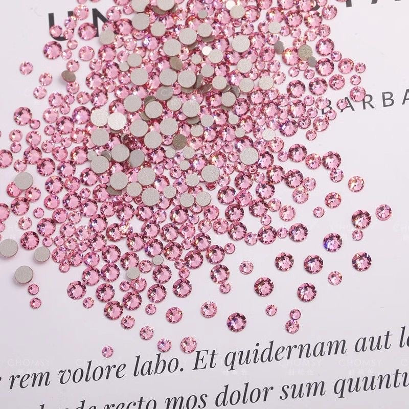 Flat Back Round Rhinestones – Mixed Sizes （200pcs）